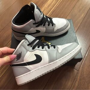 Jordan 1 Mid Light Smoke Grey (6Y)